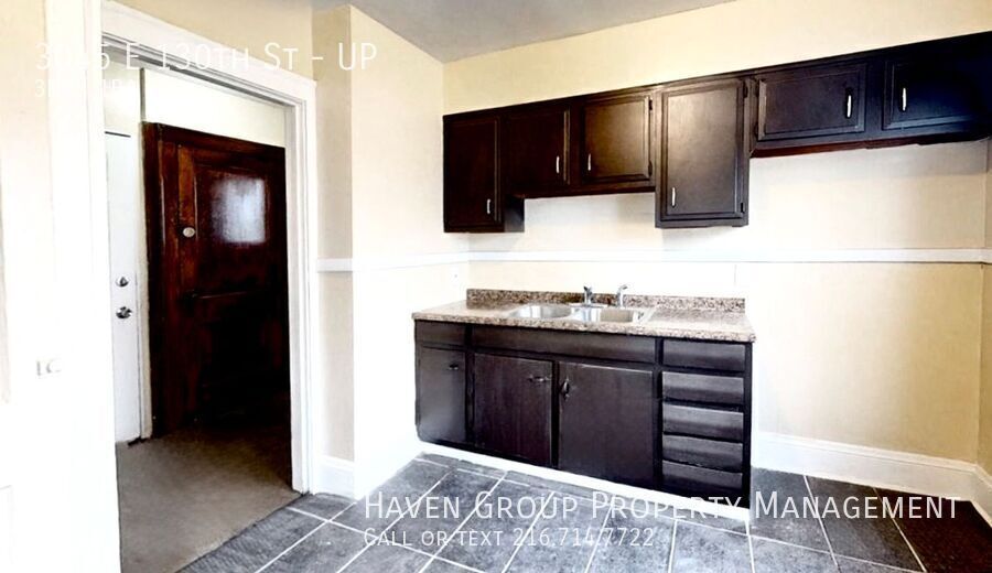 3045 E 130th St | UP, Cleveland, OH 44120 - Spacious 3-bed 1-bath multi-family home! property image