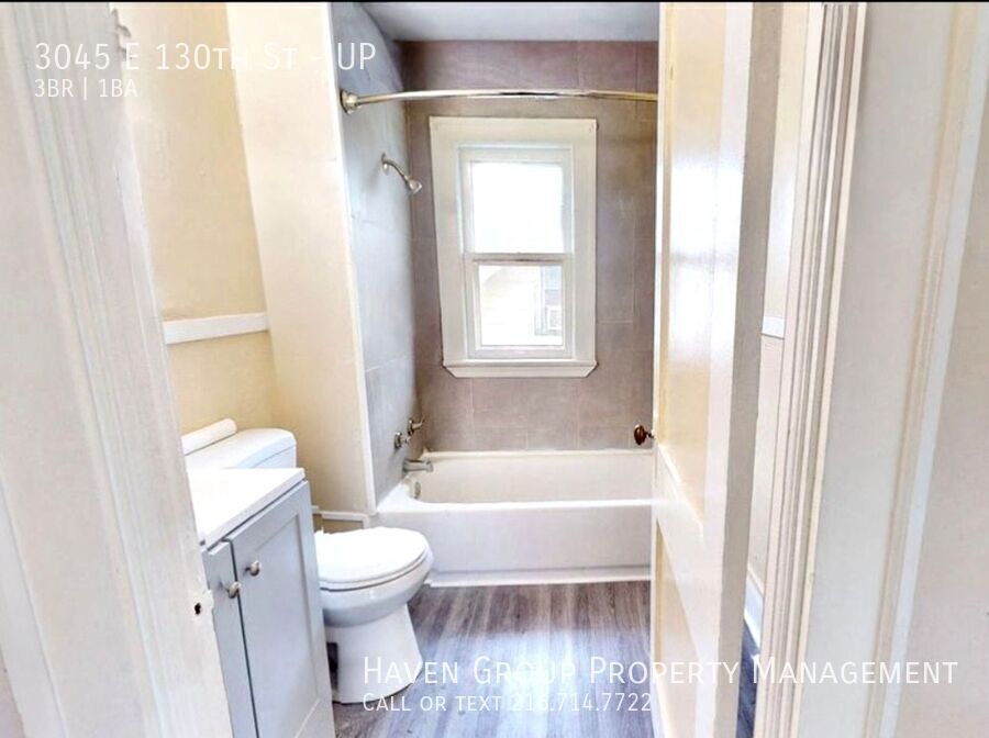3045 E 130th St | UP, Cleveland, OH 44120 - Spacious 3-bed 1-bath multi-family home! property image