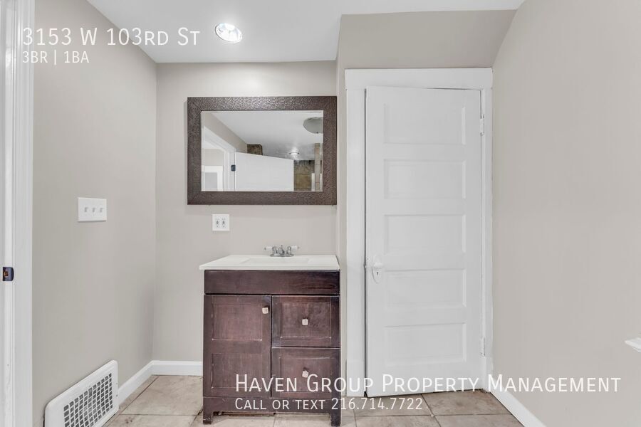 3153 W 103rd St, Cleveland, OH 44111- Spacious 3-bed 1-bath single-family home! property image