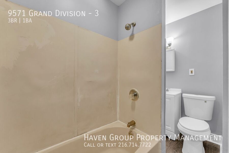 4600 (9571) Grand Division Ave | Unit 3, Cleveland, OH 44125- Spacious 3-bed 1-bath apartment! property image
