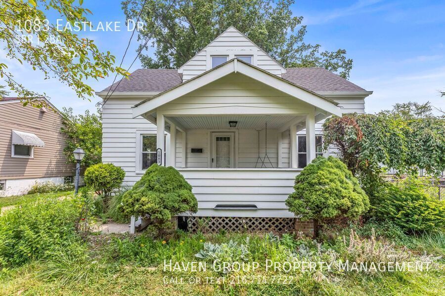 1083 Eastlake Dr, Eastlake, OH 44095 - Spacious 3-bed 1.5-bath single-family home! property image