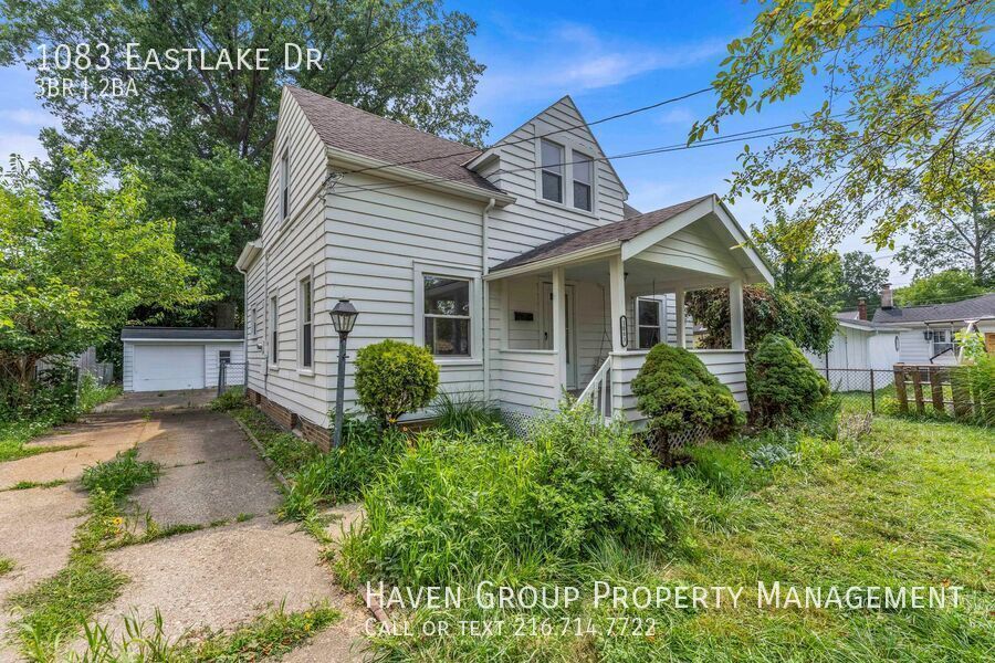 1083 Eastlake Dr, Eastlake, OH 44095 - Spacious 3-bed 1.5-bath single-family home! property image