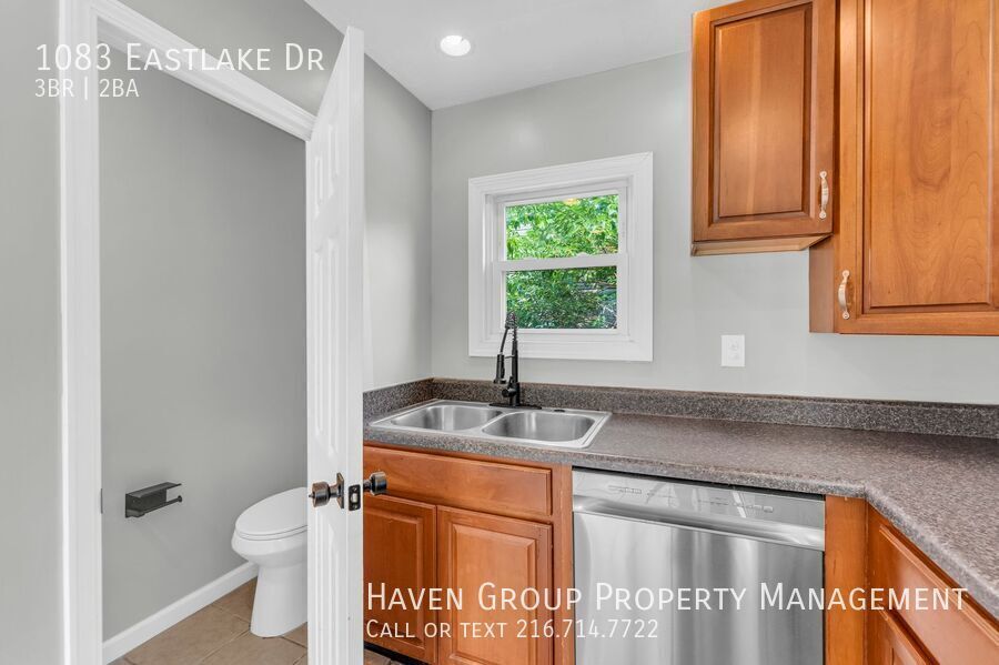 1083 Eastlake Dr, Eastlake, OH 44095 - Spacious 3-bed 1.5-bath single-family home! property image