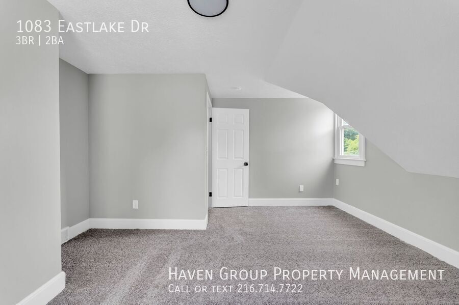 1083 Eastlake Dr, Eastlake, OH 44095 - Spacious 3-bed 1.5-bath single-family home! property image
