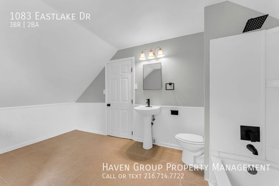 1083 Eastlake Dr, Eastlake, OH 44095 - Spacious 3-bed 1.5-bath single-family home! property image