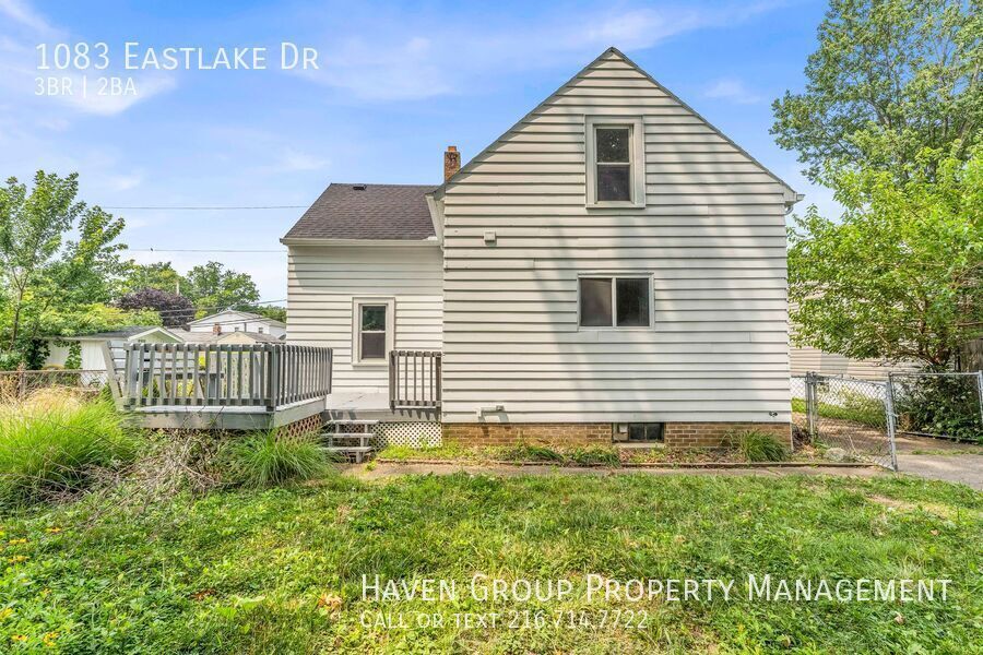 1083 Eastlake Dr, Eastlake, OH 44095 - Spacious 3-bed 1.5-bath single-family home! property image