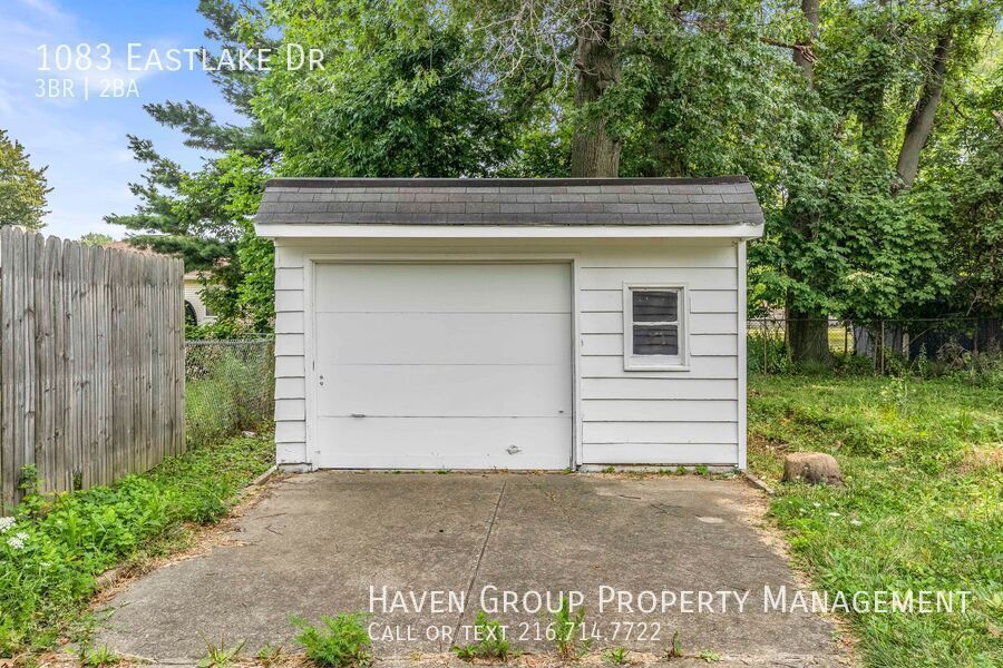 1083 Eastlake Dr, Eastlake, OH 44095 - Spacious 3-bed 1.5-bath single-family home! property image
