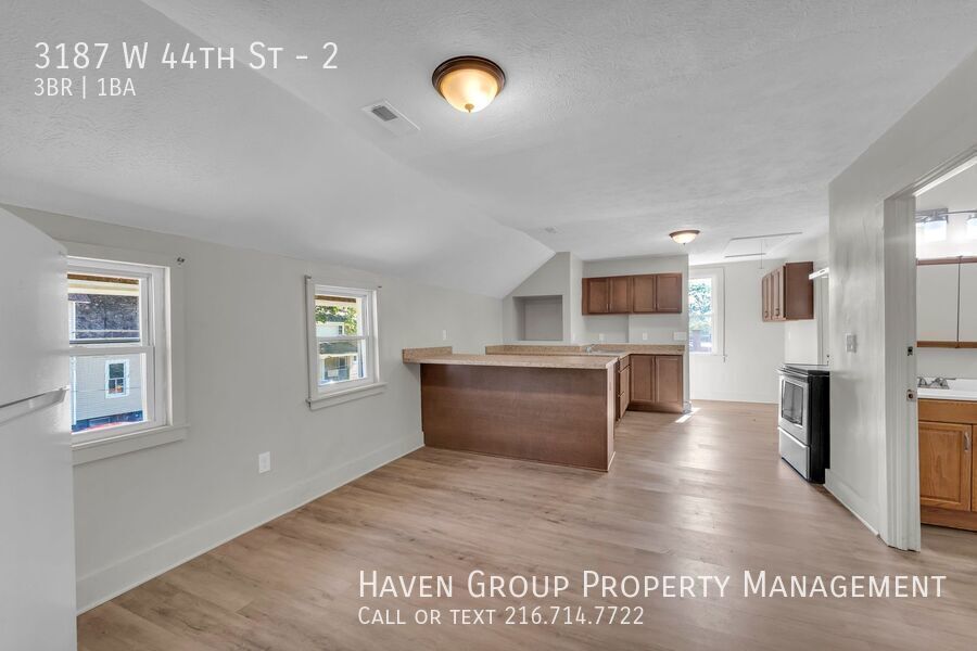 3187 W 44th St | Unit 2/UP, Cleveland, OH 44109- Spacious 3-bed 1-bath multi-family home! property image