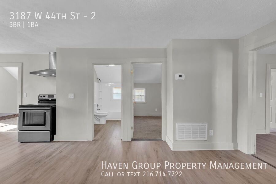 3187 W 44th St | Unit 2/UP, Cleveland, OH 44109- Spacious 3-bed 1-bath multi-family home! property image