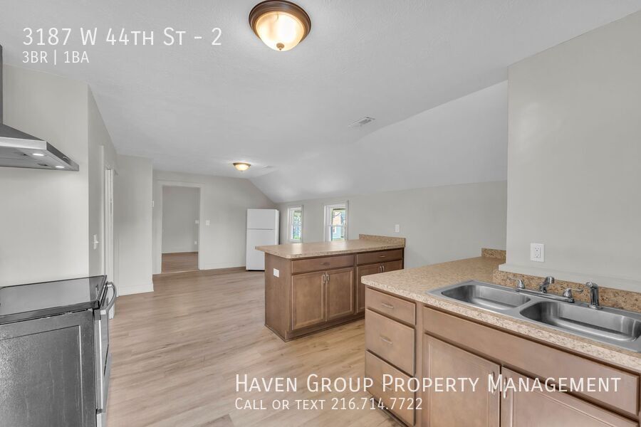 3187 W 44th St | Unit 2/UP, Cleveland, OH 44109- Spacious 3-bed 1-bath multi-family home! property image