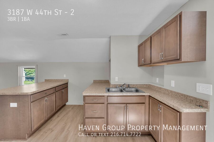 3187 W 44th St | Unit 2/UP, Cleveland, OH 44109- Spacious 3-bed 1-bath multi-family home! property image