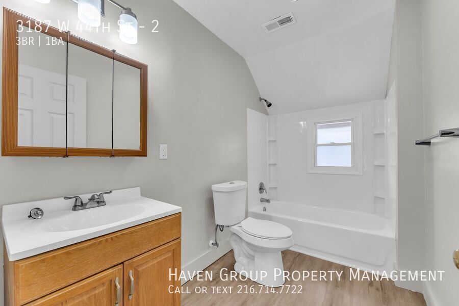 3187 W 44th St | Unit 2/UP, Cleveland, OH 44109- Spacious 3-bed 1-bath multi-family home! property image