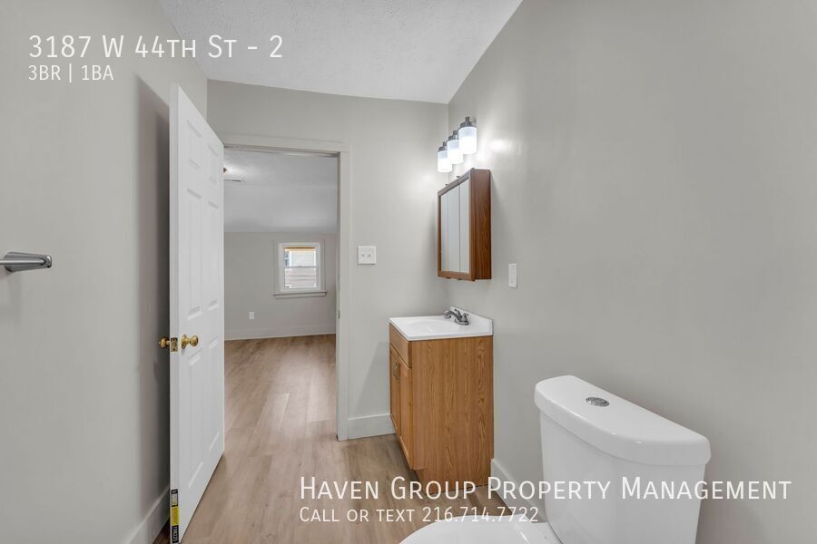 3187 W 44th St | Unit 2/UP, Cleveland, OH 44109- Spacious 3-bed 1-bath multi-family home! property image