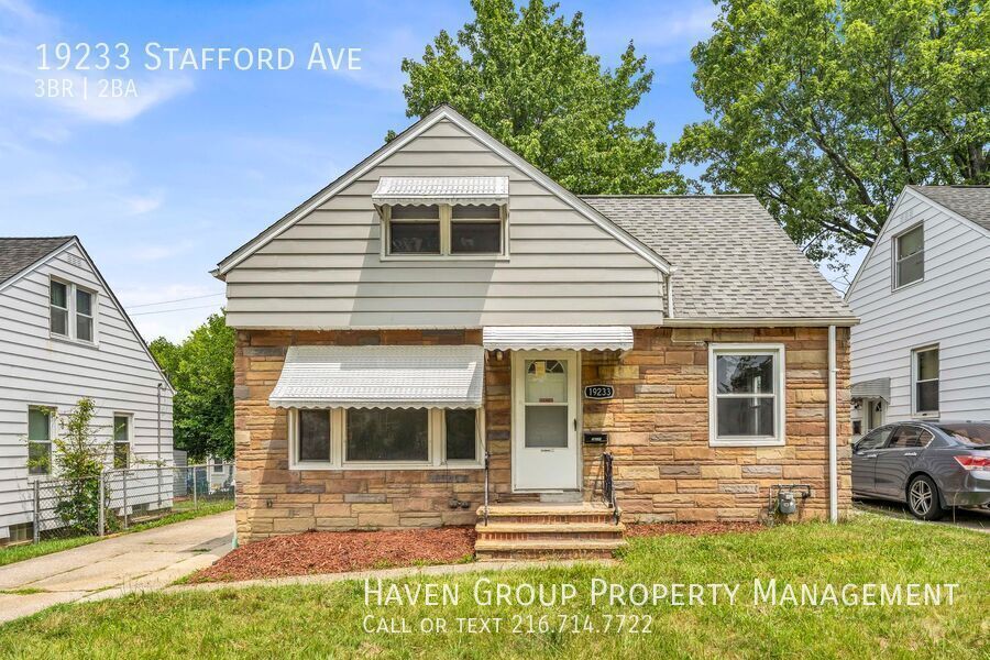 19233 Stafford Ave, Maple Heights, OH 44137- Spacious 4-bed 1.5-bath single-family home! property image