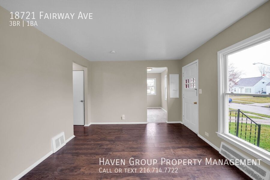 18721 Fairway Ave, Maple Heights, OH 44137- Spacious 3-bed 1-bath single-family home!  property image