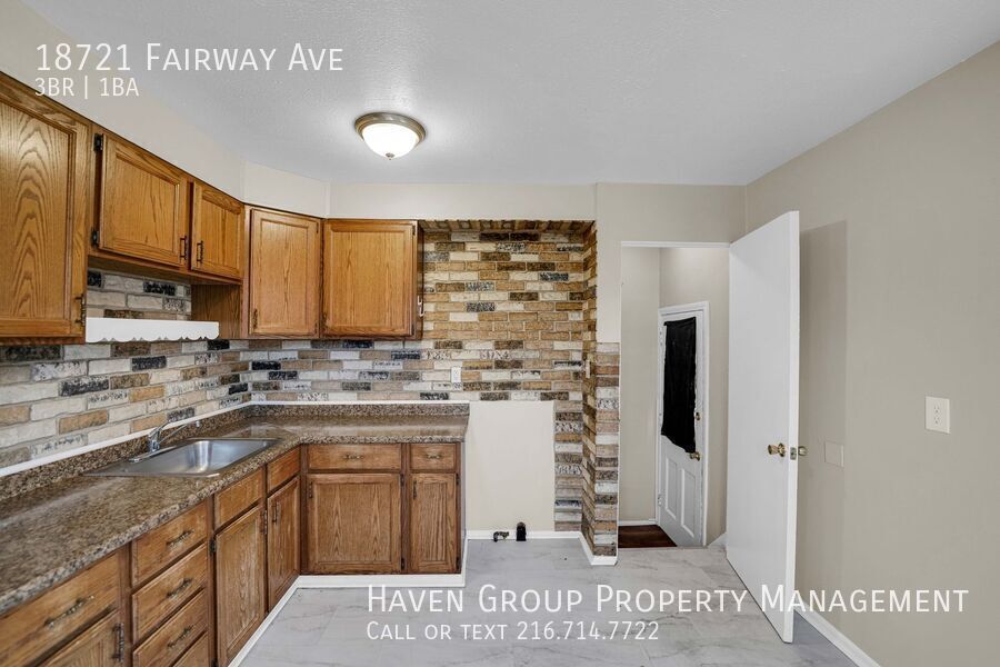 18721 Fairway Ave, Maple Heights, OH 44137- Spacious 3-bed 1-bath single-family home!  property image