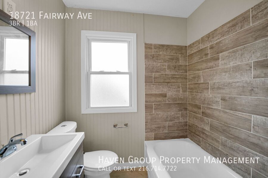 18721 Fairway Ave, Maple Heights, OH 44137- Spacious 3-bed 1-bath single-family home!  property image