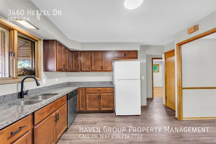 3460 Hetzel Dr, Parma, OH 44134 - Spacious 4-bed 2.5-bath single-family home!  property image