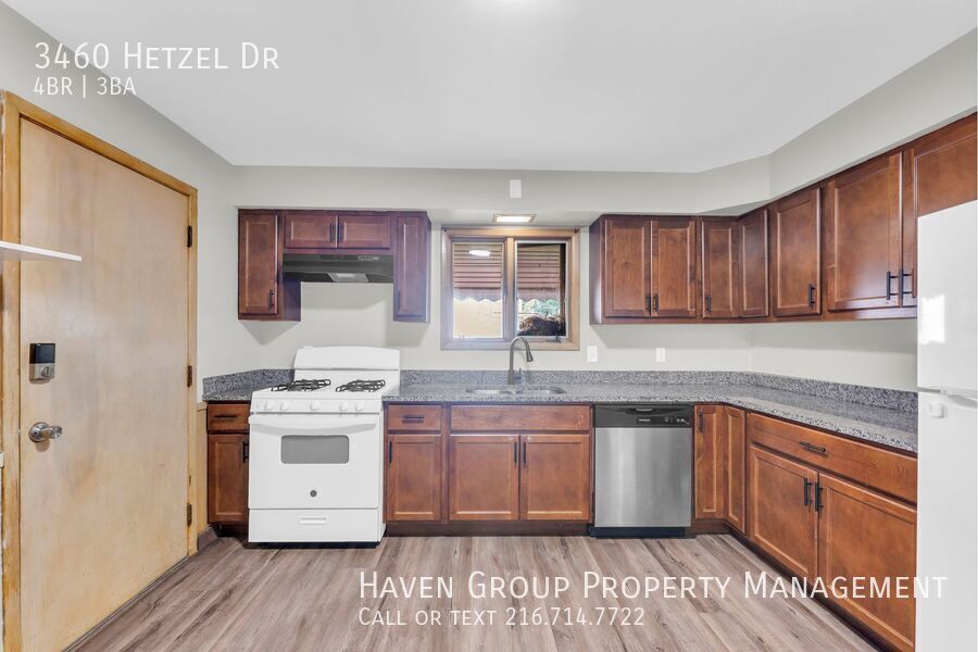 3460 Hetzel Dr, Parma, OH 44134 - Spacious 4-bed 2.5-bath single-family home!  property image