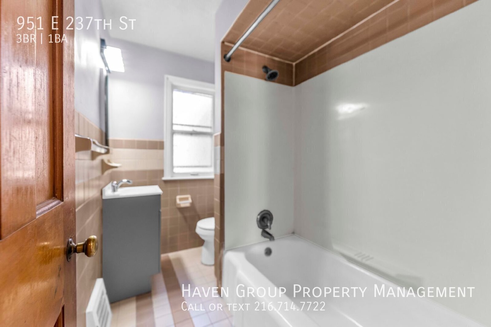 951 E 237th St, Euclid, OH 44123 - Spacious 3-bed 1-bath single-family home!  property image