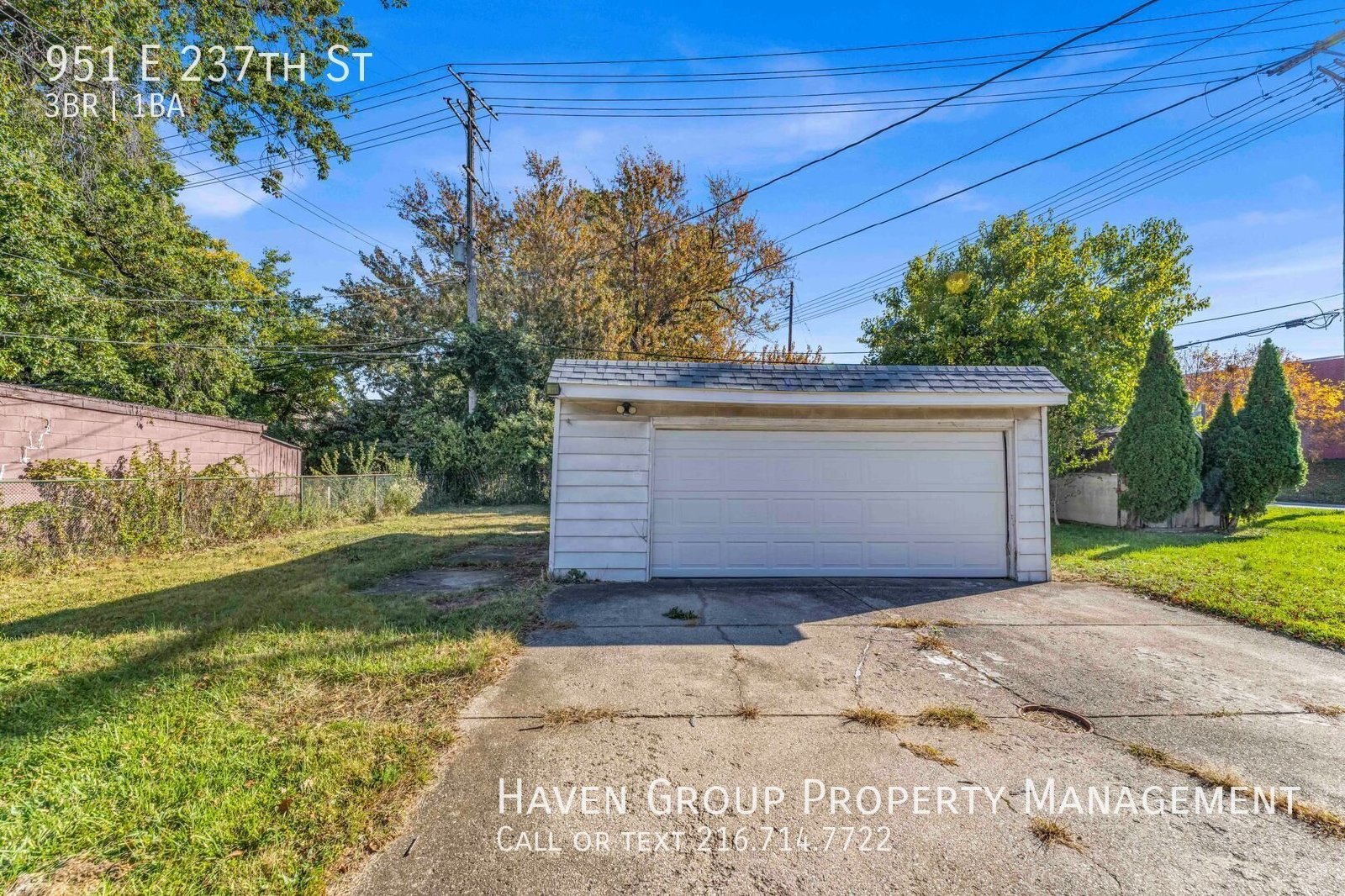 951 E 237th St, Euclid, OH 44123 - Spacious 3-bed 1-bath single-family home!  property image
